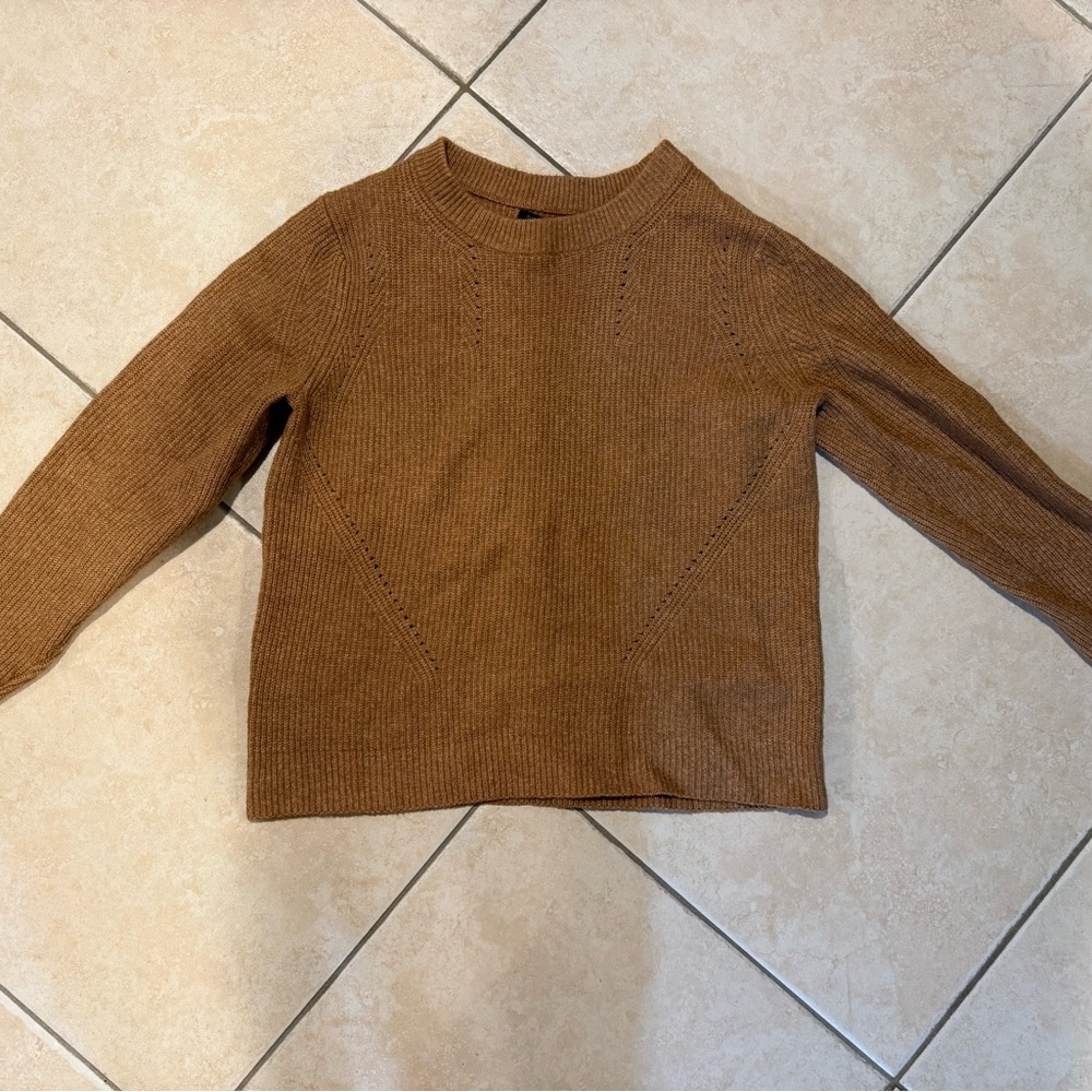 Banana Republic Women's Tan Crew Neck Sweater